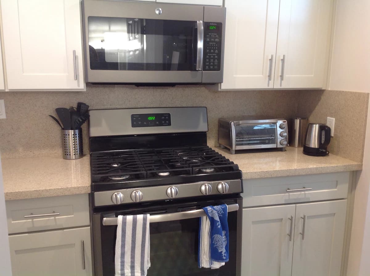 Guesthouse in Redwood City · ★4.96 · 1 bedroom · 1 bed · 1 bath - Image 6