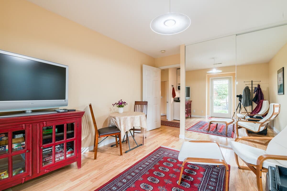 Charming guest unit in picturesque Palo Alto - Image 3