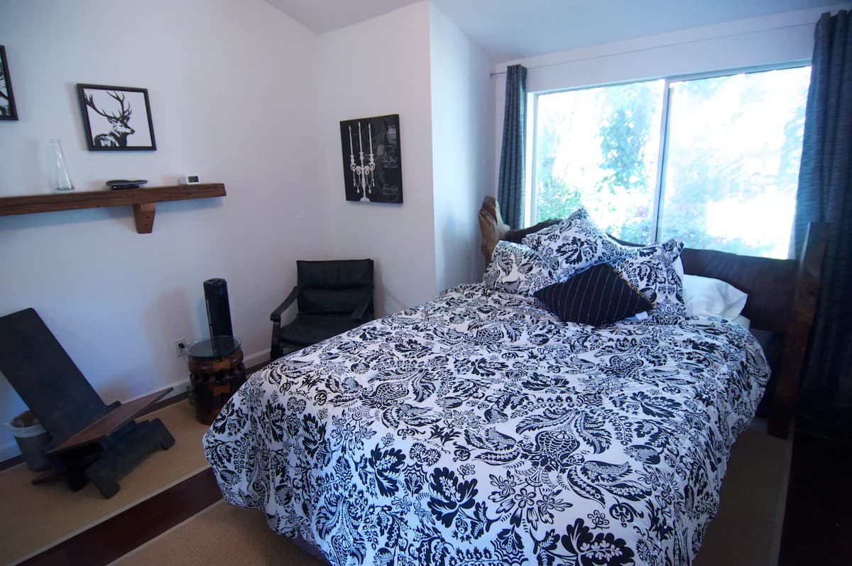 Architect's Bridge House, 2BR w/Fireplace - Photo 24