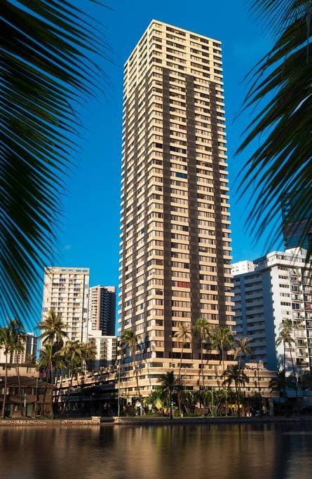 Condo in Honolulu · ★4.82 · 1 bedroom · 1 bed · 1 bath - Image 23