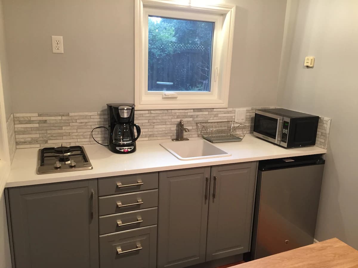 Guesthouse in Menlo Park · ★5.0 · Studio · 1 bed · 1 bath - Image 11