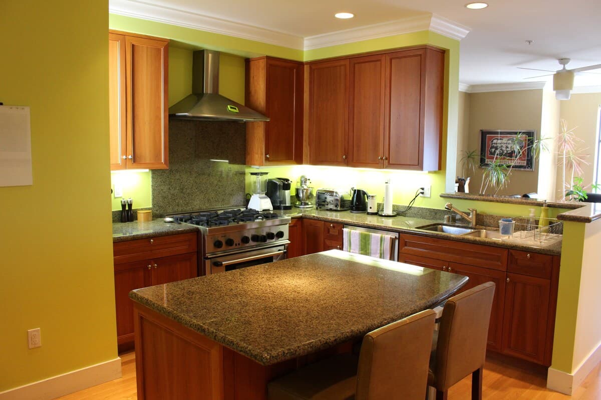 Elevator Opens Into FlatNob Hill 3BR, 2 Parking - Photo 15