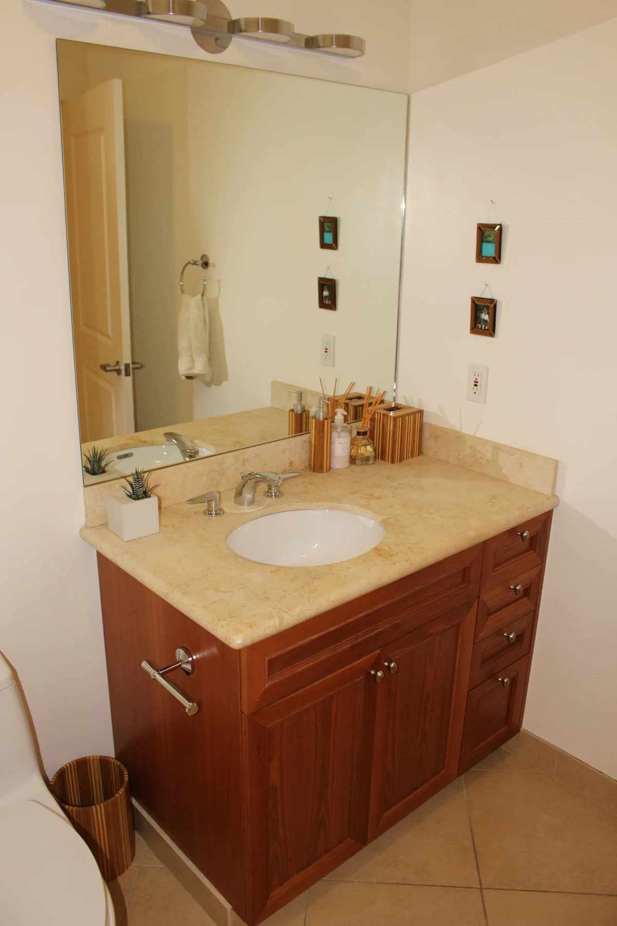 Elevator Opens Into FlatNob Hill 3BR, 2 Parking - Photo 50