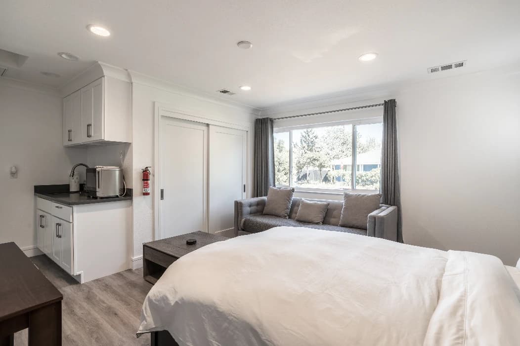 Home in East Palo Alto · ★4.94 · 4 bedrooms · 4 beds · 2.5 baths - Image 63