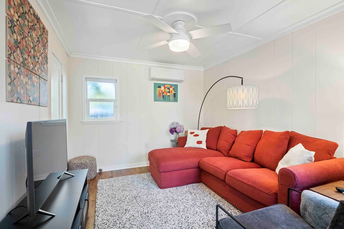 1920s Guest Cottage, Walk to Downtown Sunnyvale - Photo 1