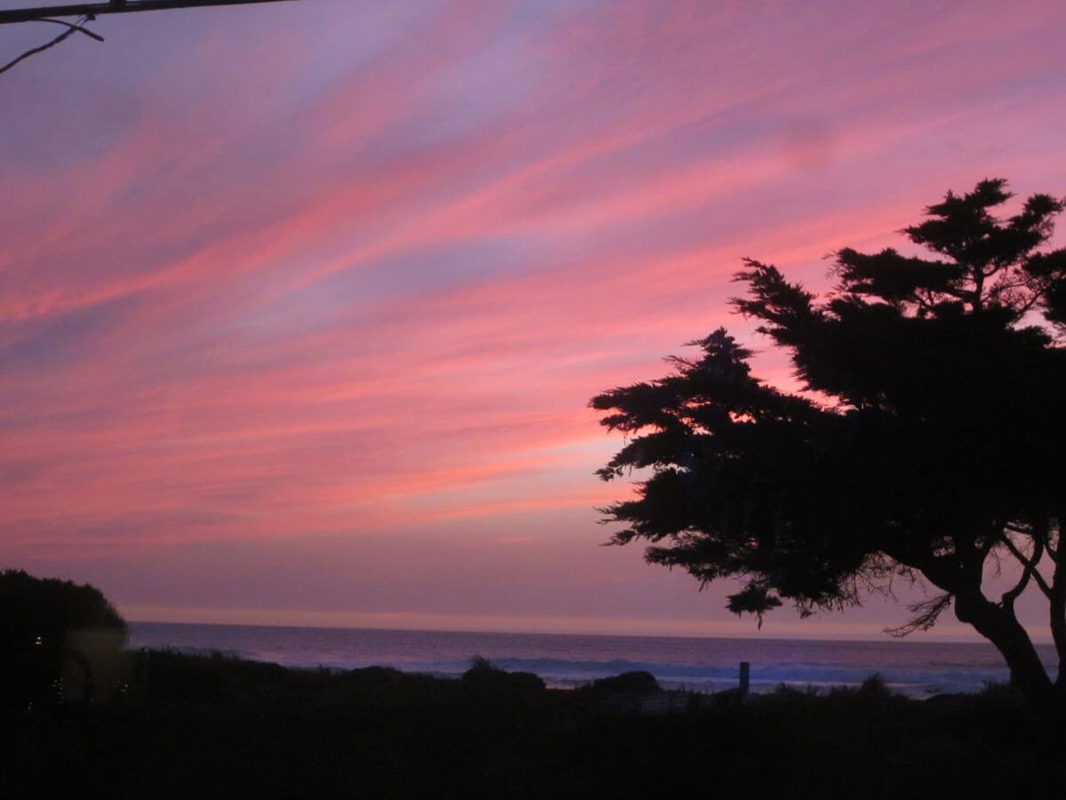 Oceanfront Beach House with Hot Tub & Bay Views - Photo 27