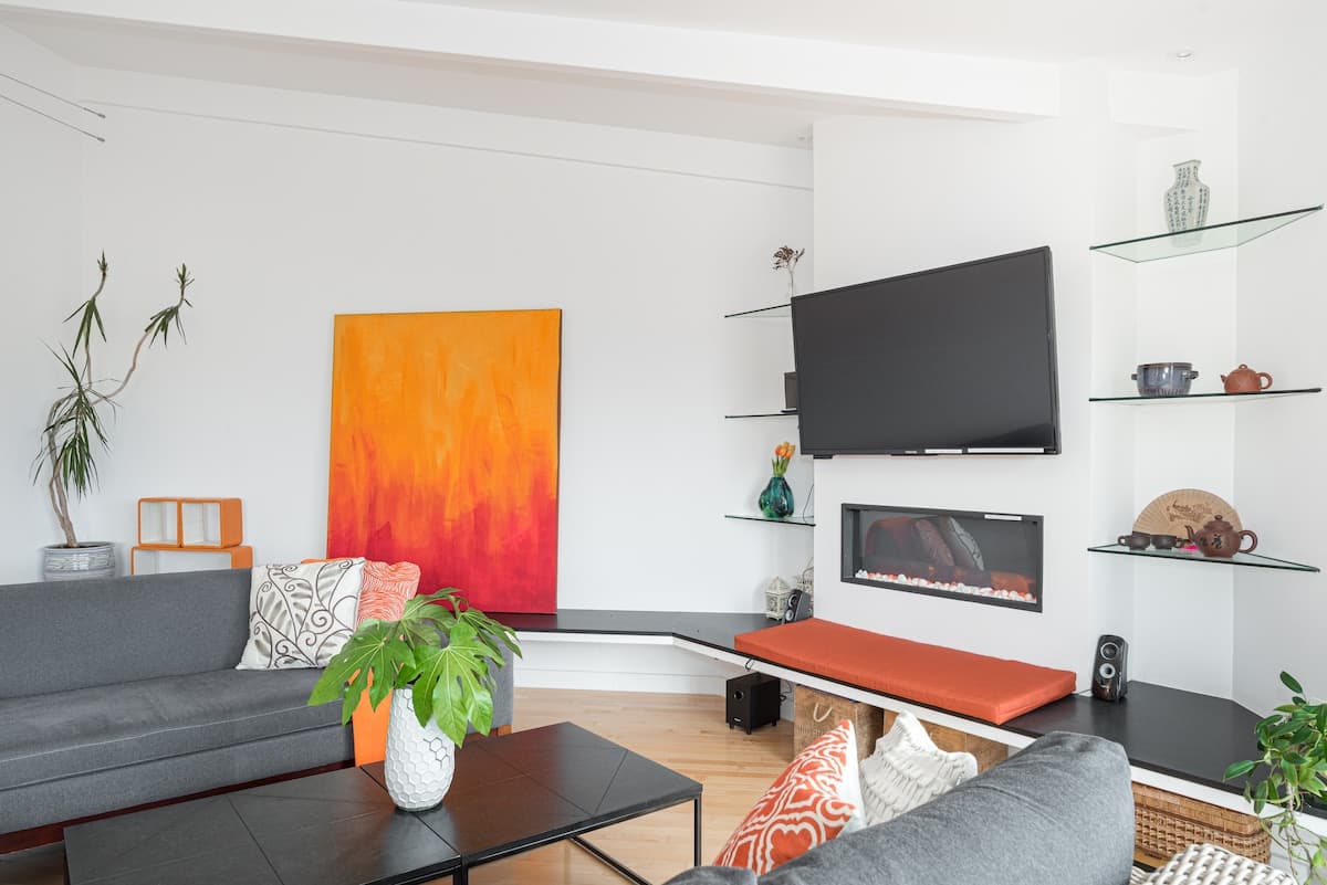 Bay Views, Hot Tub & EV Charger in SF Home - Photo 4