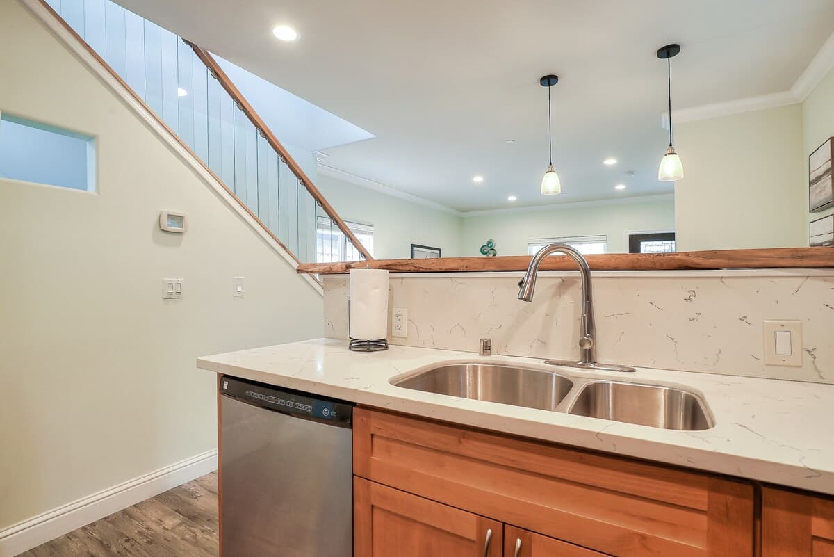 Home in Mountain View · ★4.88 · 4 bedrooms · 6 beds · 3.5 baths - Image 5