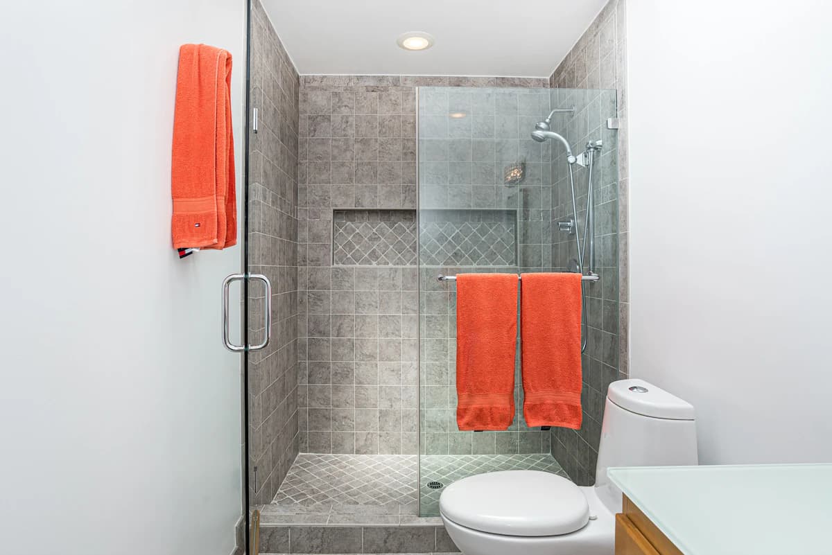 Bay & Mountain Views, Hot Tub, Shared Upper Floor - Photo 42