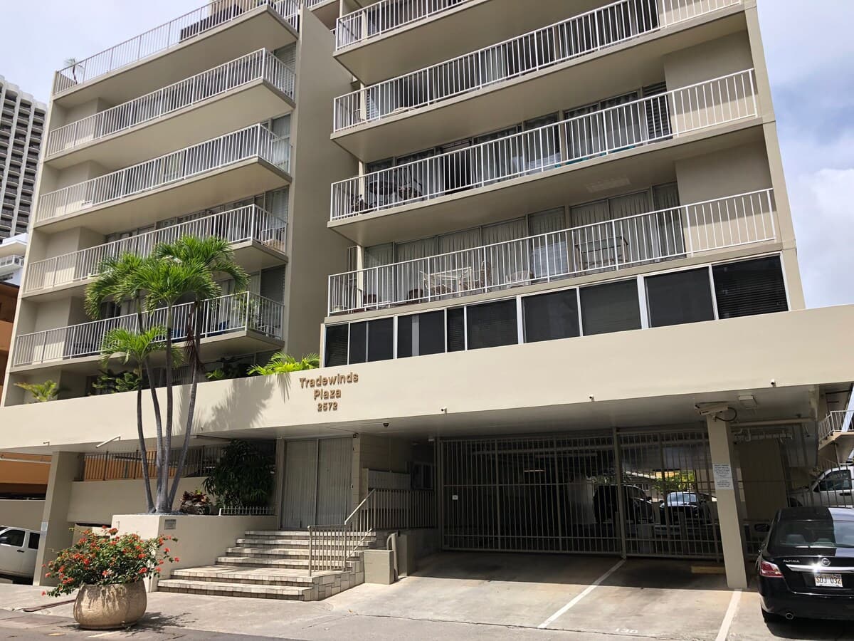 Condo in Honolulu · ★4.86 · Studio · 1 bed · 1 bath - Image 17