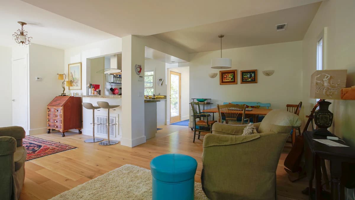 Home in Redwood City · ★4.94 · 2 bedrooms · 2 beds · 2 baths - Image 4