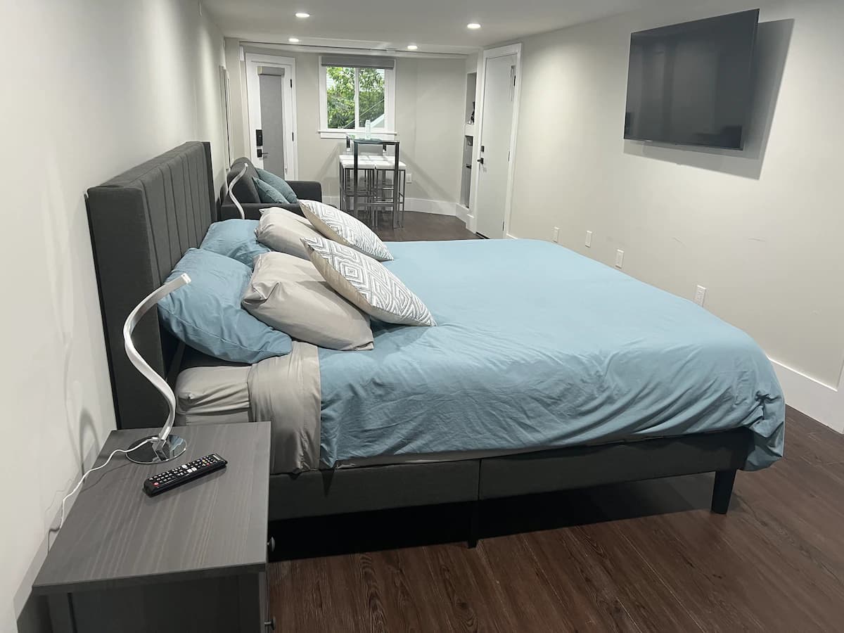 Modern Studio in SF with Luxury Backyard - Photo 6
