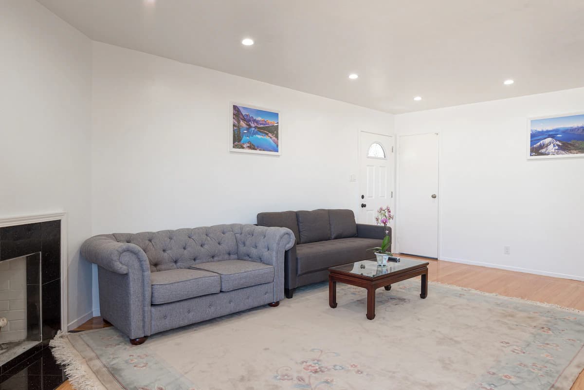 Home in Daly City · ★4.93 · 3 bedrooms · 4 beds · 2 baths - Image 4