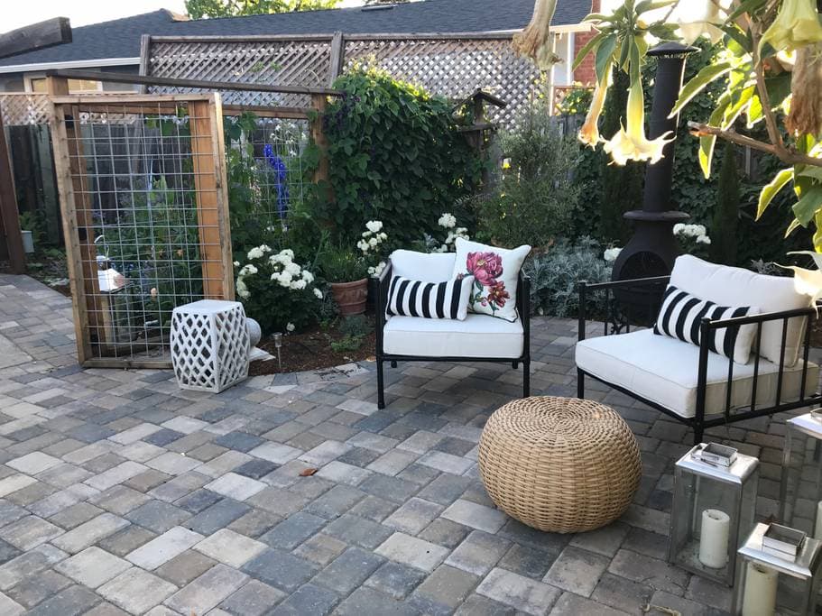Charming Backyard Cottage in Sunnyvale Garden - Photo 26