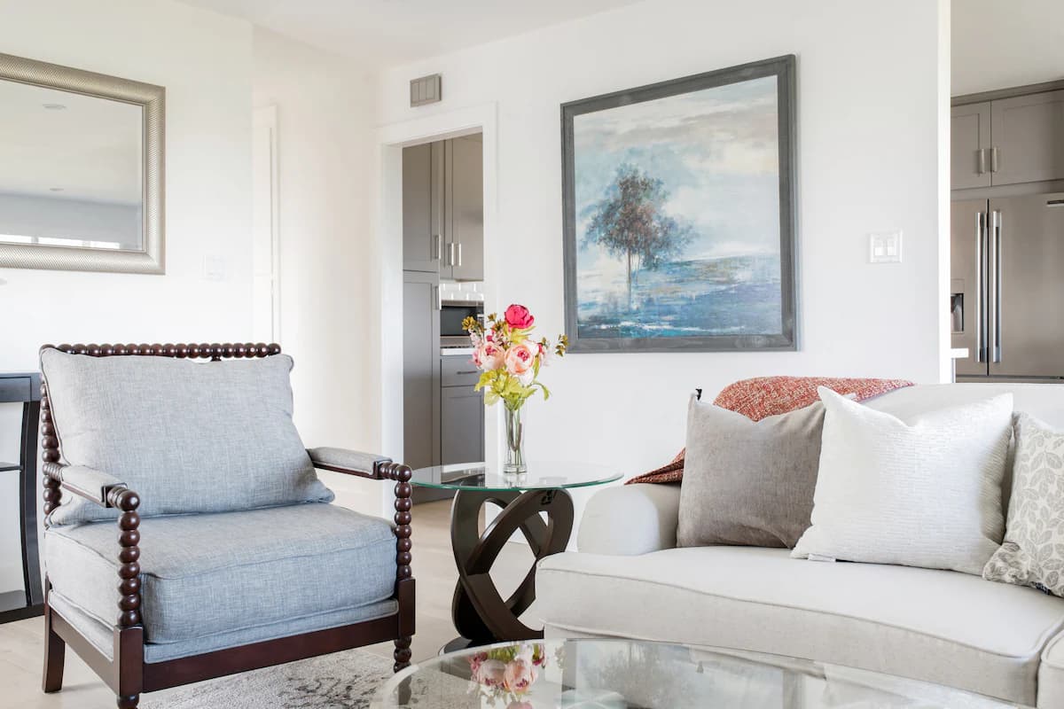 Home in Daly City · ★4.88 · 4 bedrooms · 6 beds · 2 baths - Image 1