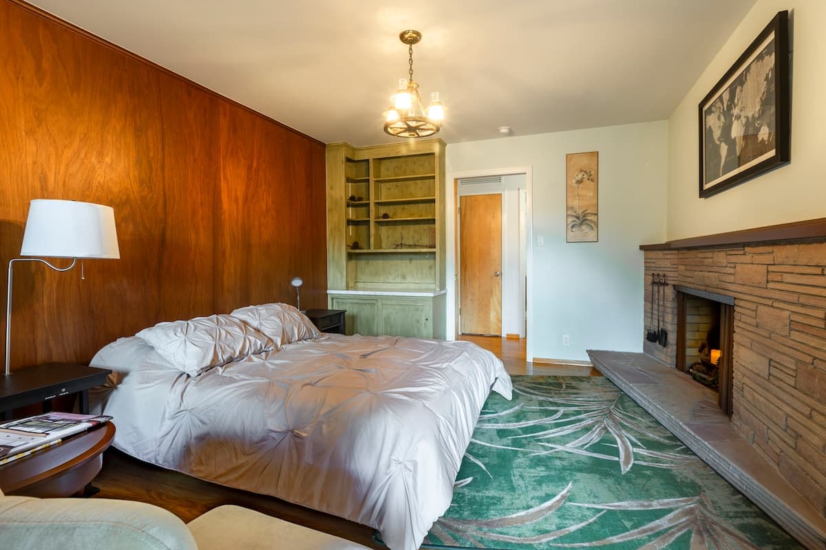 Home in Menlo Park · ★4.77 · 5 bedrooms · 6 beds · 3 baths - Image 20