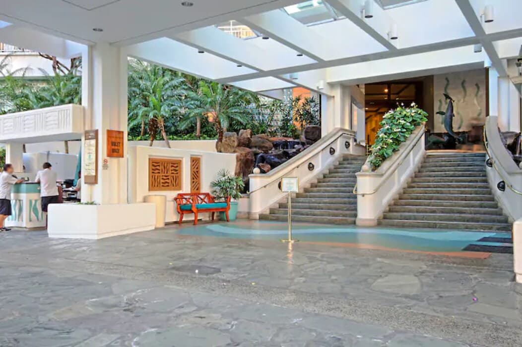 Condo in Honolulu · ★4.64 · 1 bedroom · 2 beds · 1 private bath - Image 13