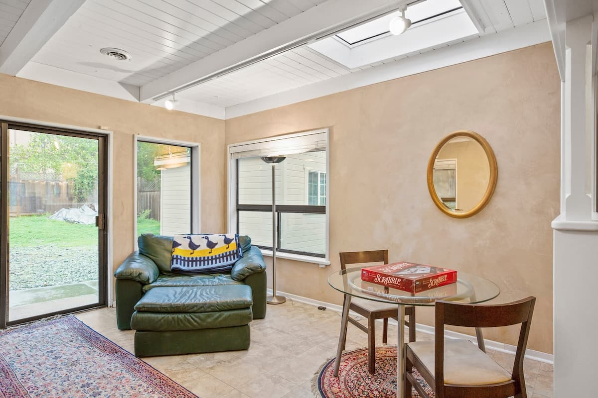Home in Menlo Park · ★4.67 · 2 bedrooms · 2 beds · 1 bath - Image 24