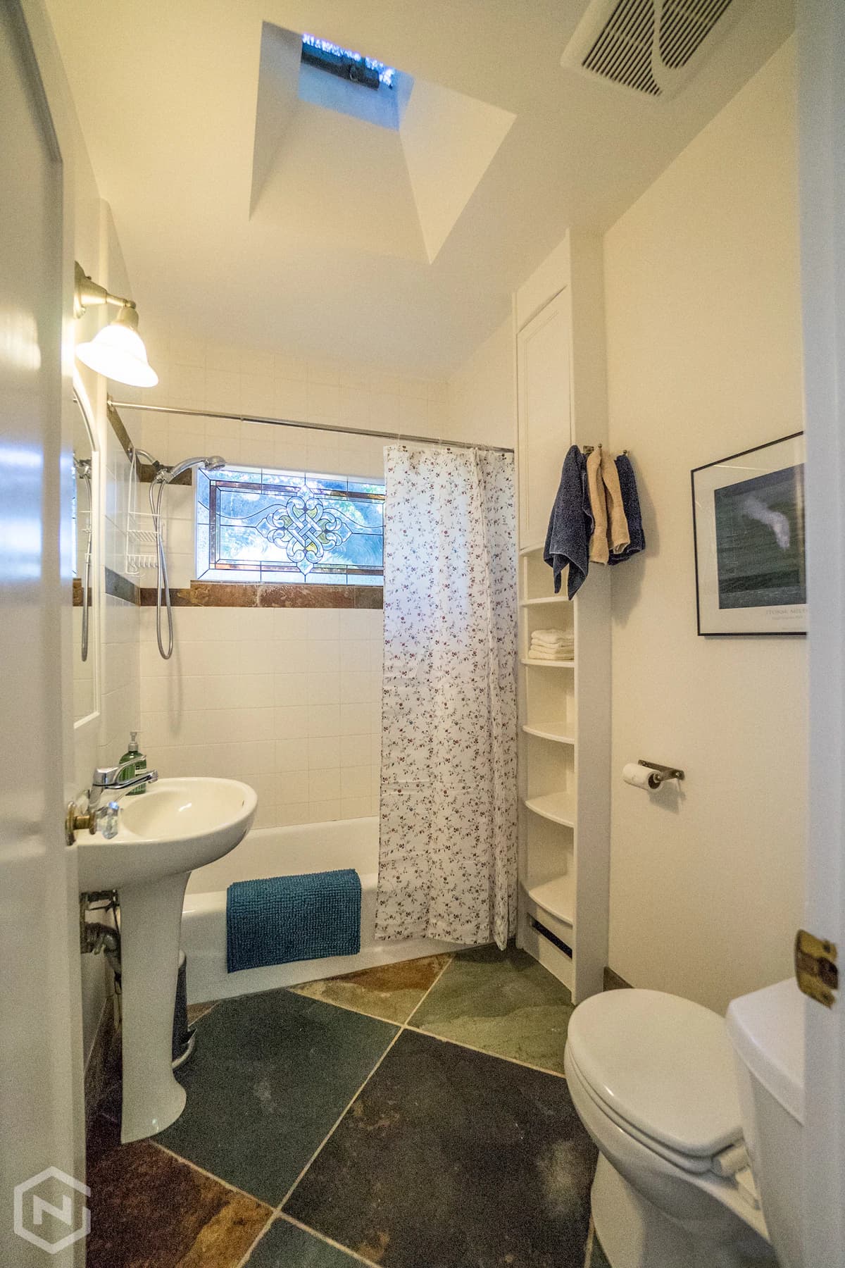 Home in Palo Alto · ★4.93 · 4 bedrooms · 4 beds · 3 baths - Image 38