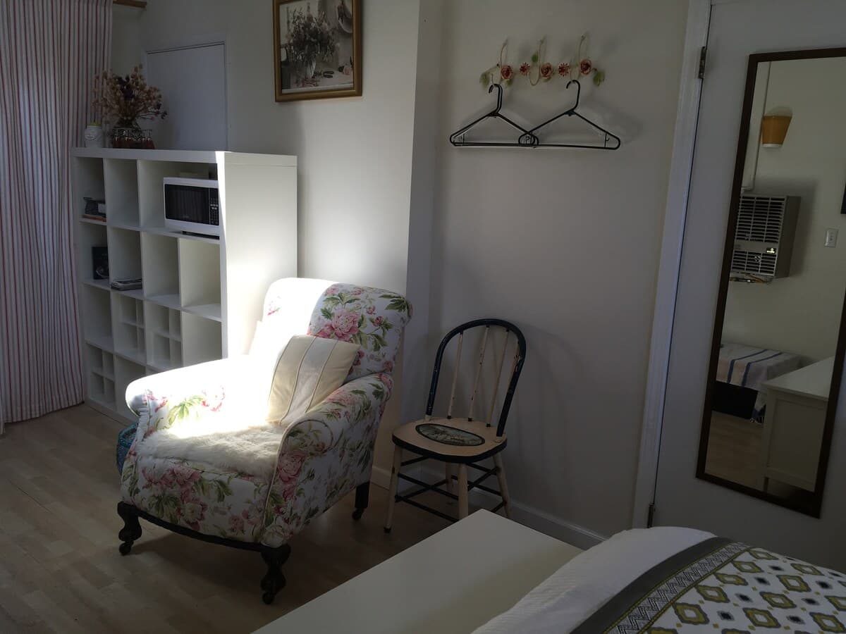 Guesthouse in Palo Alto · ★4.99 · 1 bedroom · 1 bed · 1 bath - Image 8