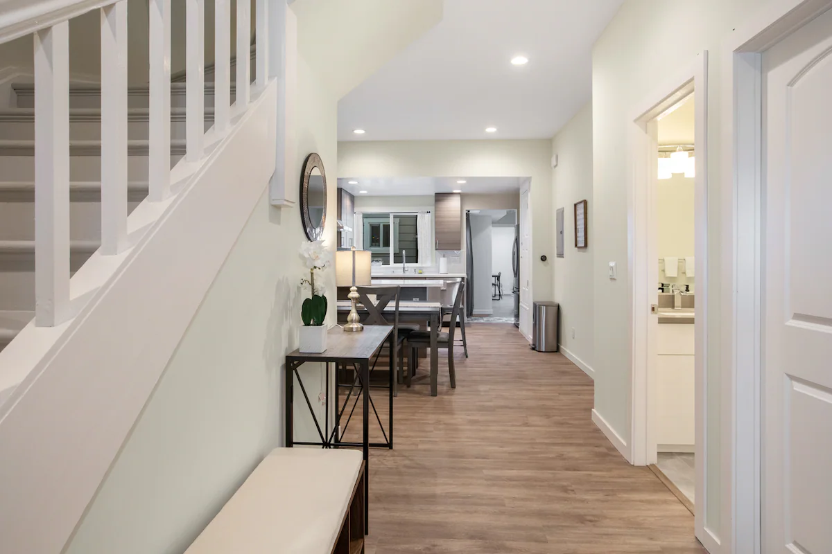 Home in Daly City · ★4.98 · 5 bedrooms · 7 beds · 5 baths - Image 11