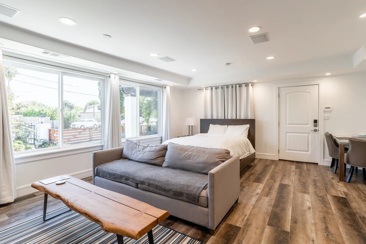 Home in East Palo Alto · ★4.86 · Studio · 1 bed · 1 bath - Image 2