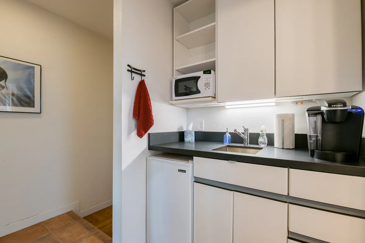 Charming guest unit in picturesque Palo Alto - Image 10