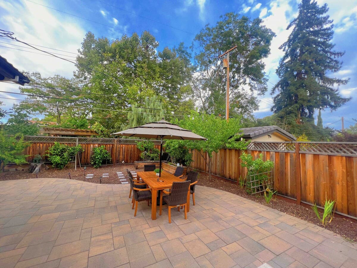 Home in Palo Alto · ★4.56 · 4 bedrooms · 4 beds · 2.5 baths - Image 50