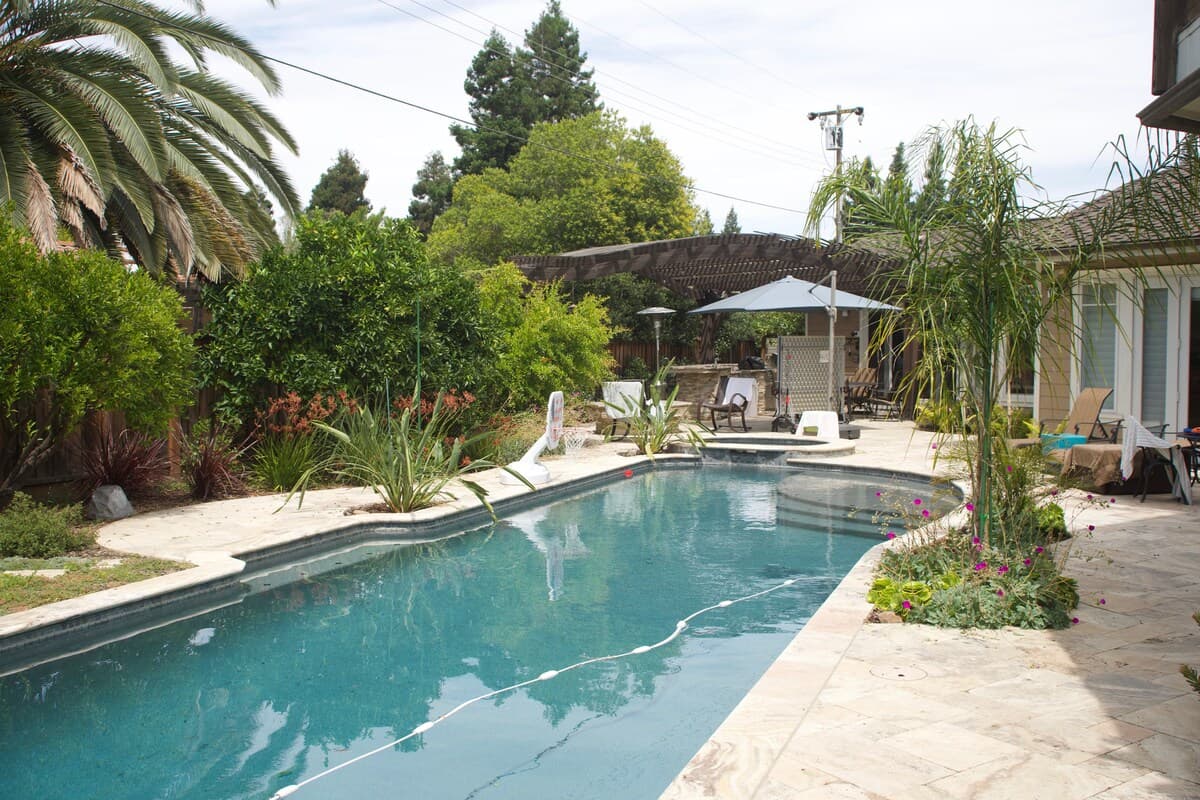 Urban Treehouse Romantic Retreat with Pool - Photo 23