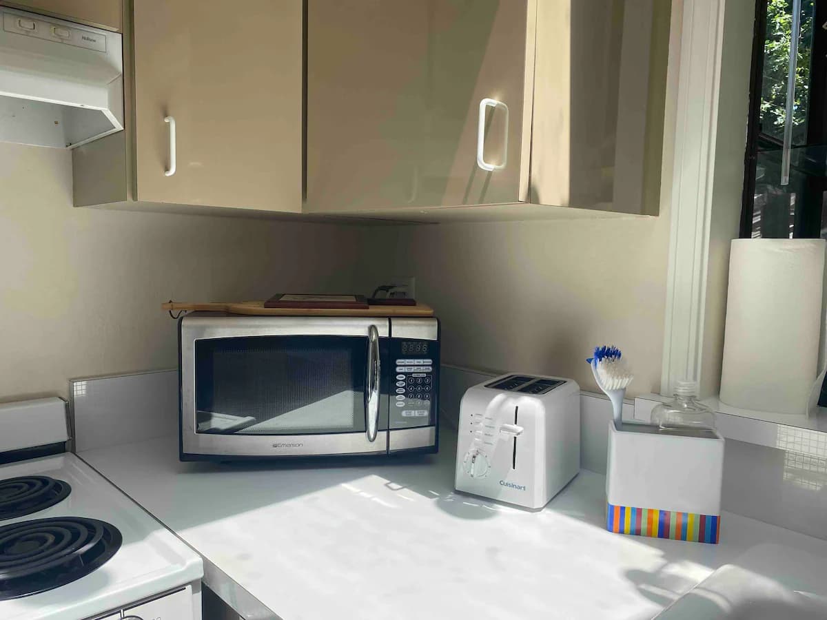 Guesthouse in Atherton · ★5.0 · 1 bedroom · 1 bed · 1 bath - Image 16