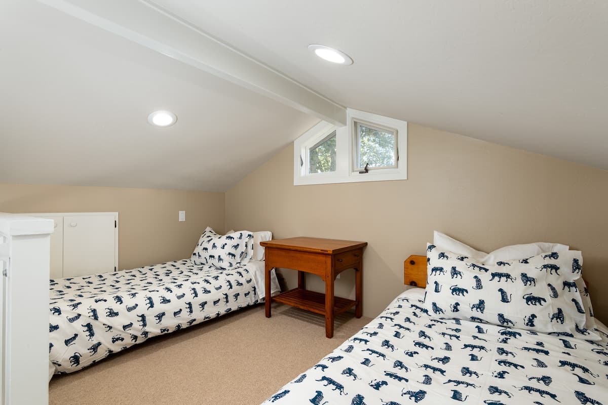 Guesthouse in Menlo Park · ★4.98 · Studio · 3 beds · 1 bath - Image 12