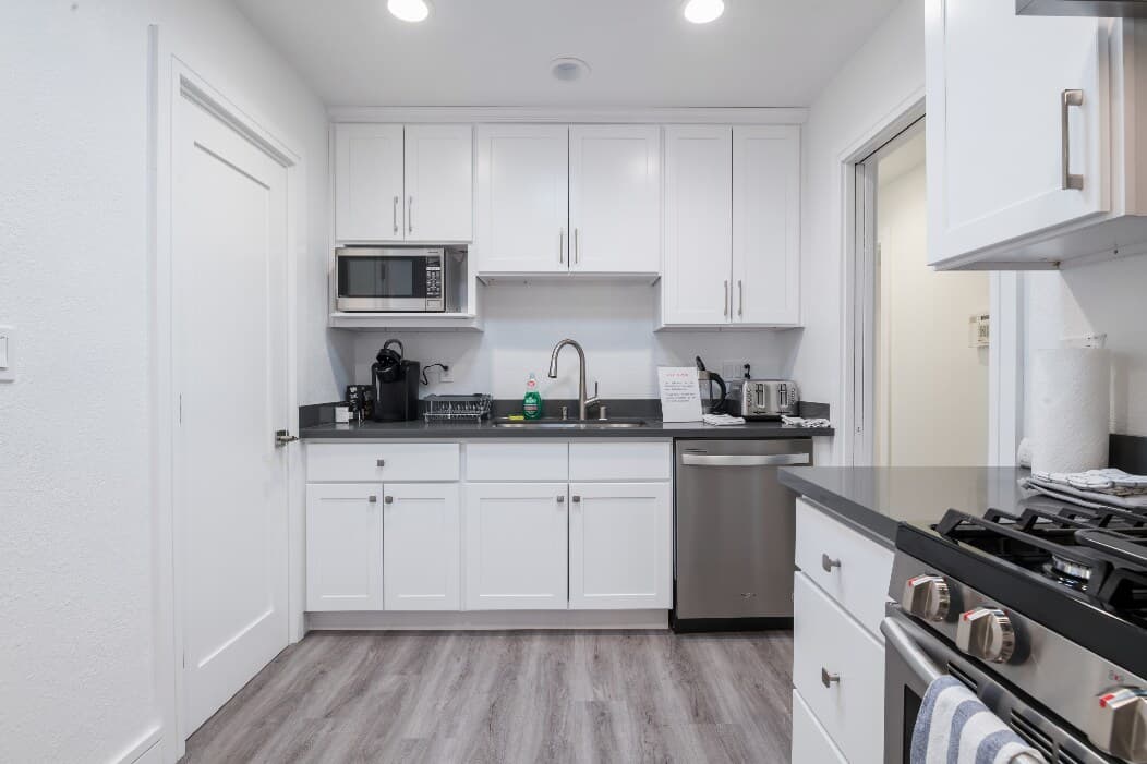 Home in East Palo Alto · ★4.94 · 4 bedrooms · 4 beds · 2.5 baths - Image 14