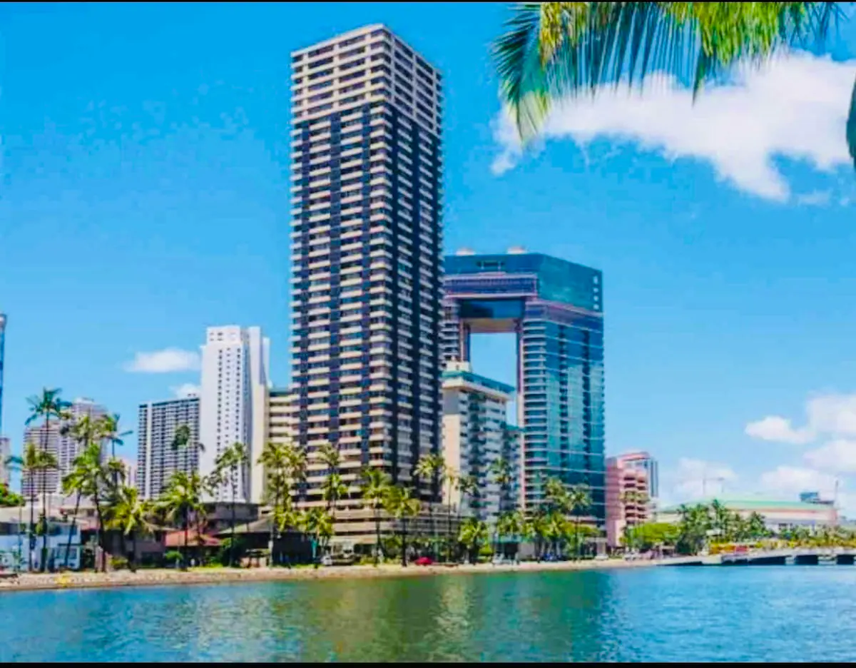 Condo in Honolulu · ★4.58 · 2 bedrooms · 3 beds · 2 baths - Image 13