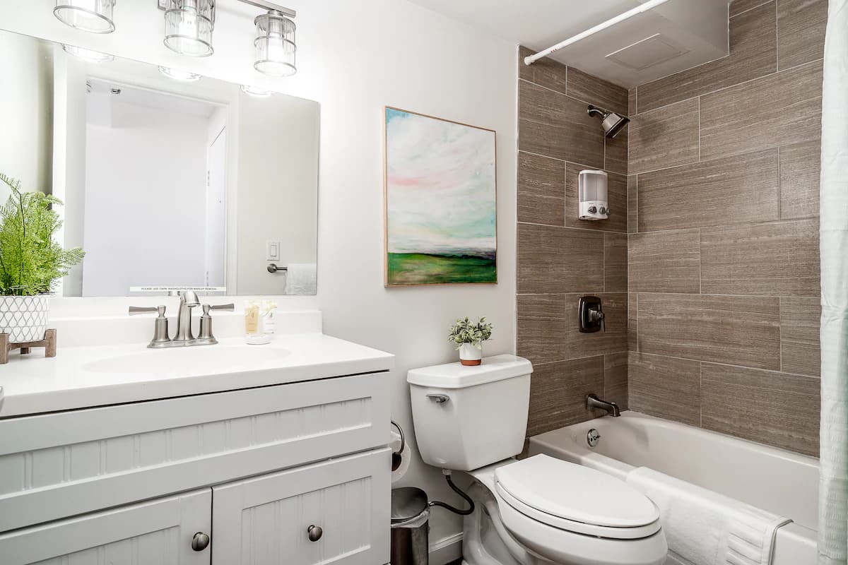 Condo in Honolulu · ★4.73 · Studio · 1 bed · 1 private bath - Image 6