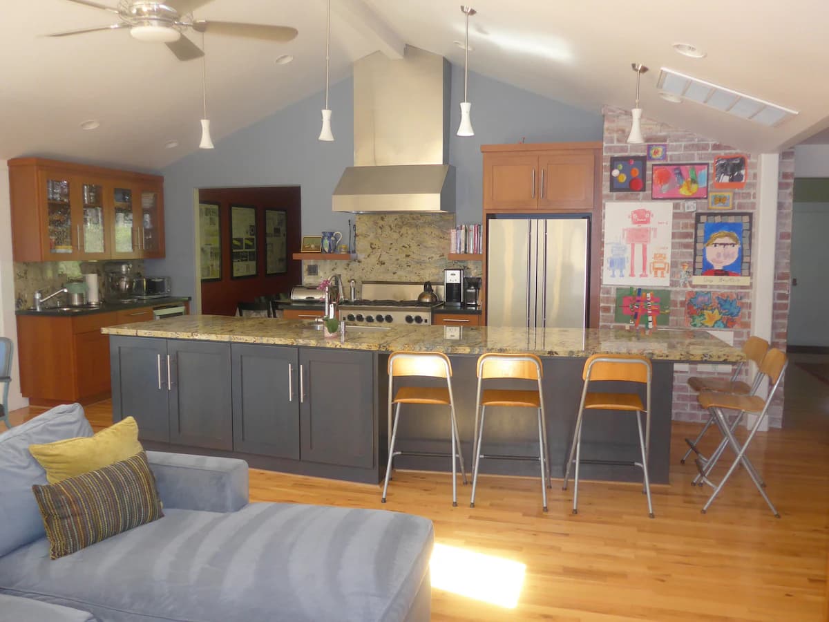Home in Menlo Park · ★4.96 · 4 bedrooms · 5 beds · 3 baths - Image 1