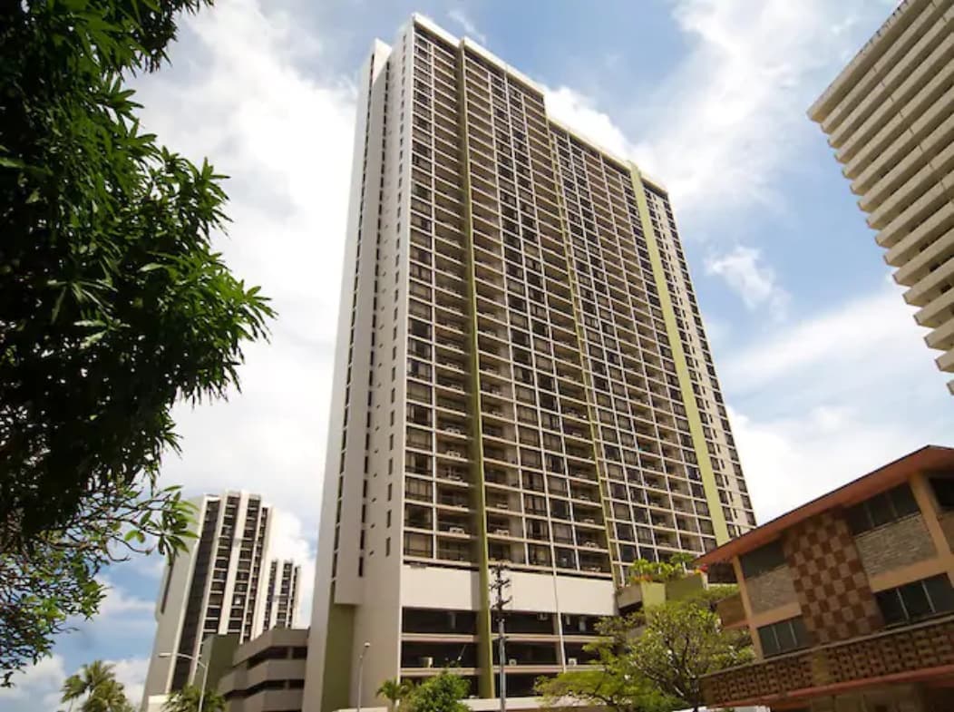 Condo in Honolulu · ★4.61 · 1 bedroom · 3 beds · 1 private bath - Image 12