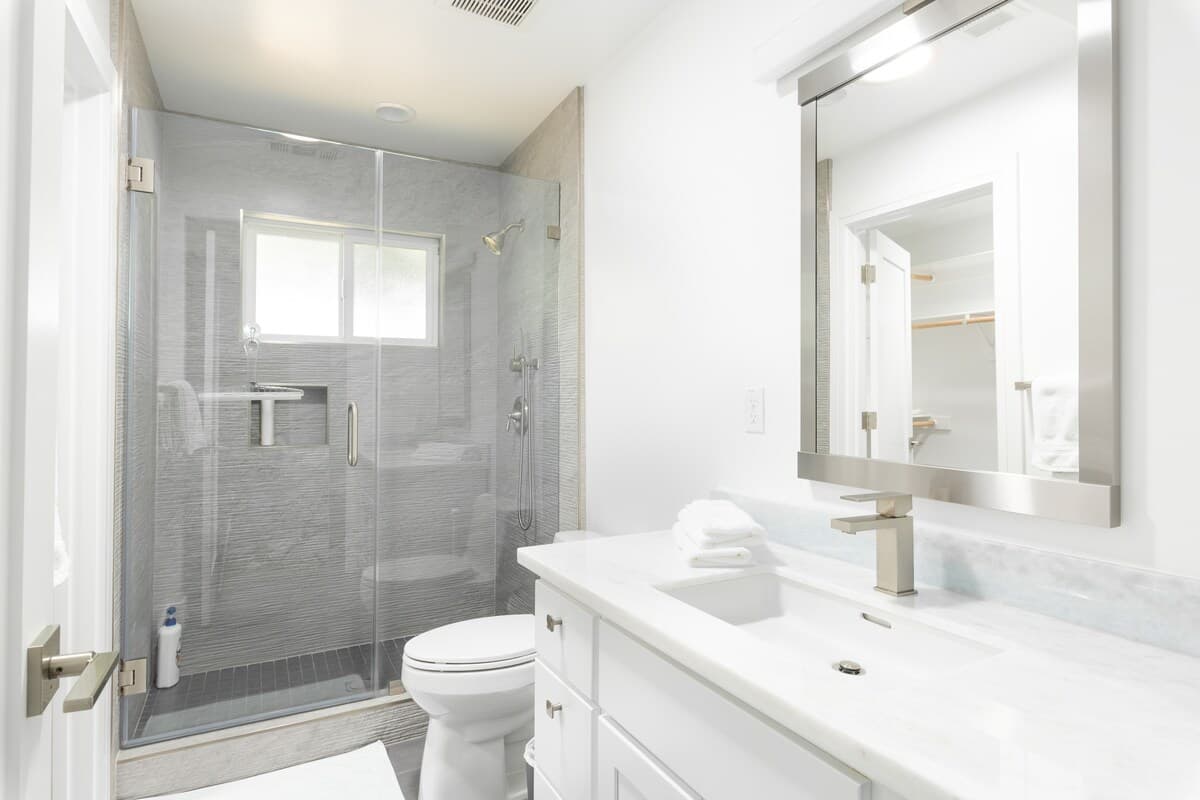 Home in East Palo Alto · ★4.92 · 4 bedrooms · 4 beds · 2 baths - Image 38
