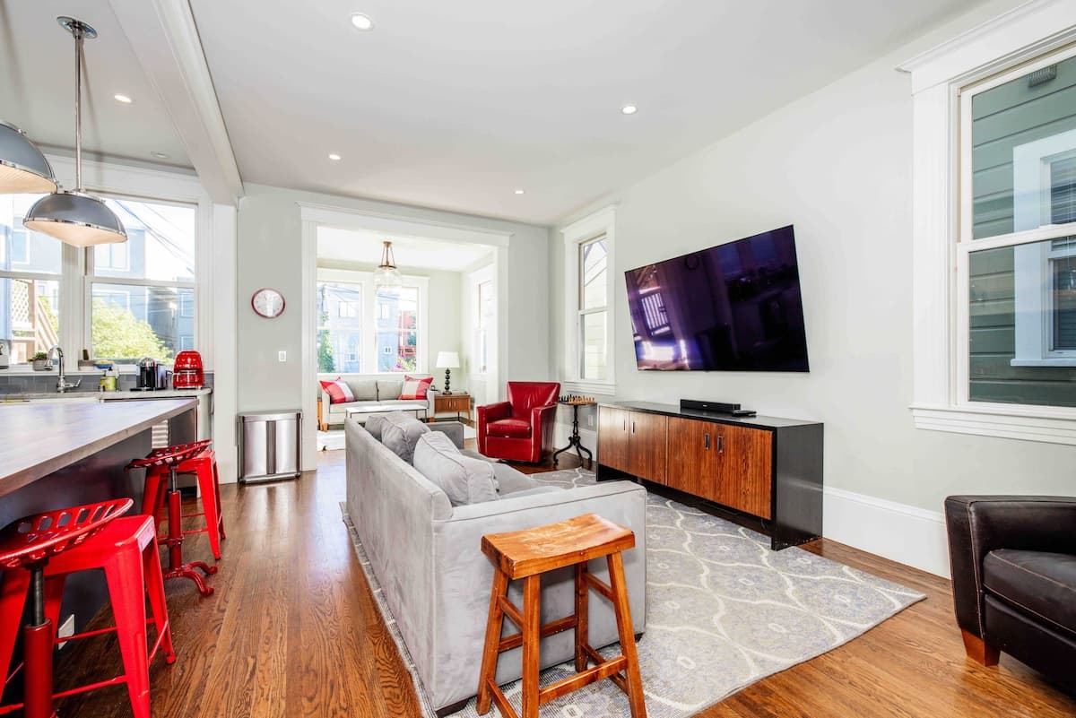 Victorian Charm, Modern Luxury, EV Garage - Photo 7