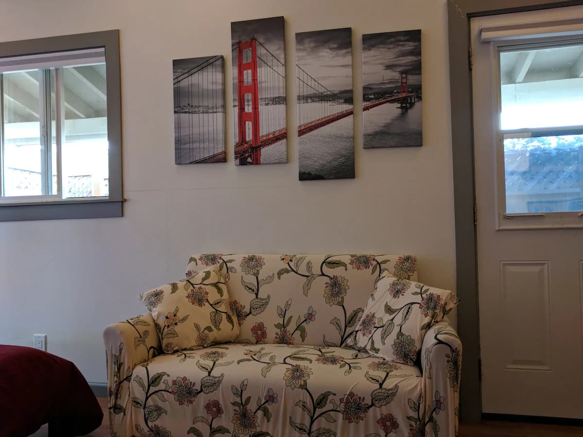 Guesthouse in Redwood City · ★4.84 · 1 bedroom · 1 bed · 1 bath - Image 3