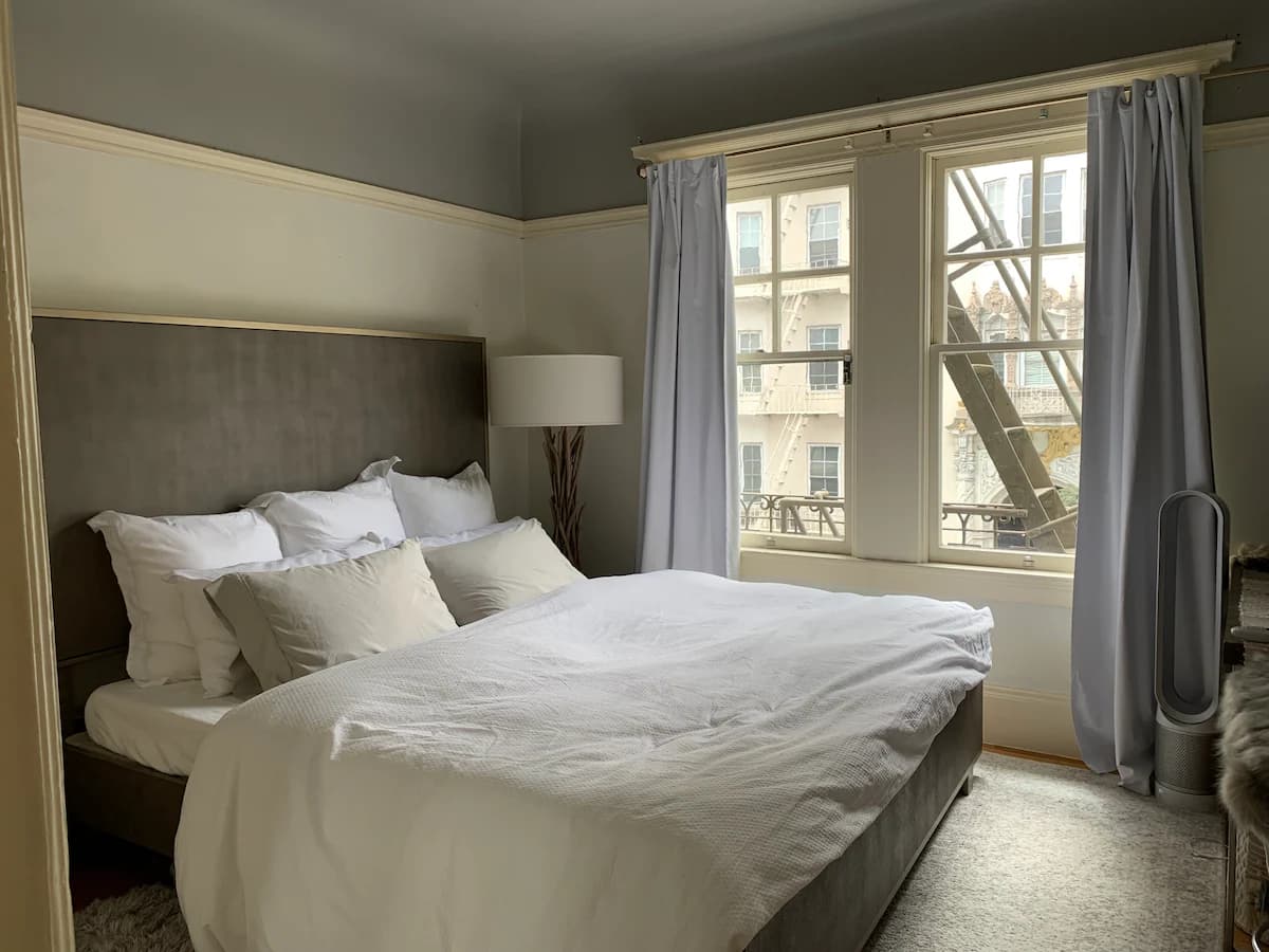 Charming Pacific Heights Condo with Parking - Photo 8