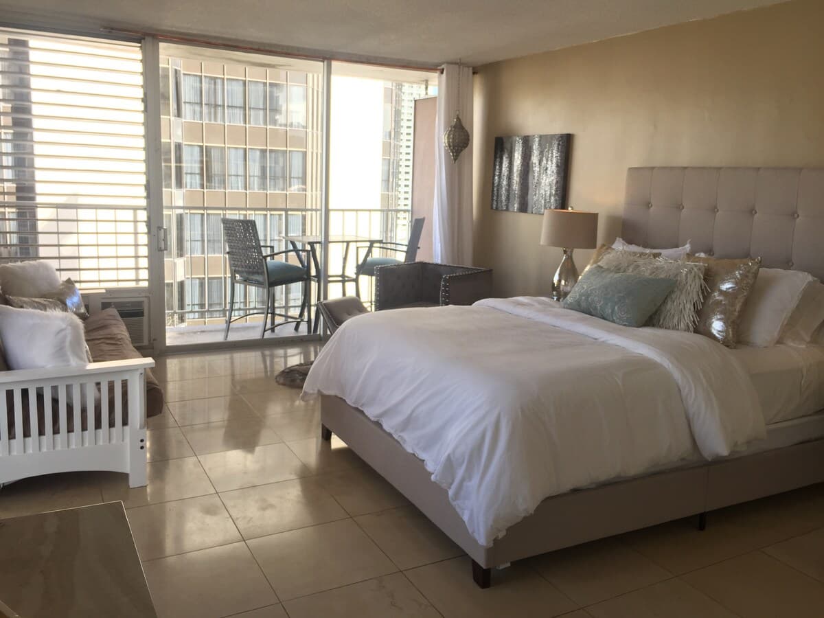 Condo in Honolulu · ★4.79 · Studio · 1 bed · 1 shared bath - Image 23