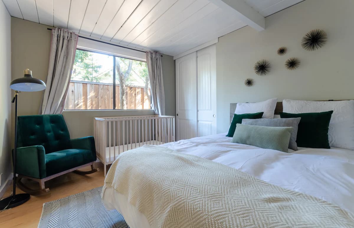 Home in Palo Alto · ★5.0 · 5 bedrooms · 6 beds · 3 baths - Image 17