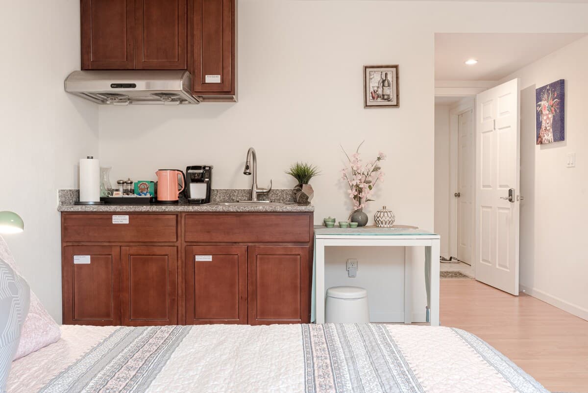 Relaxed 3B/2Ba Home with Private Parking - Photo 9