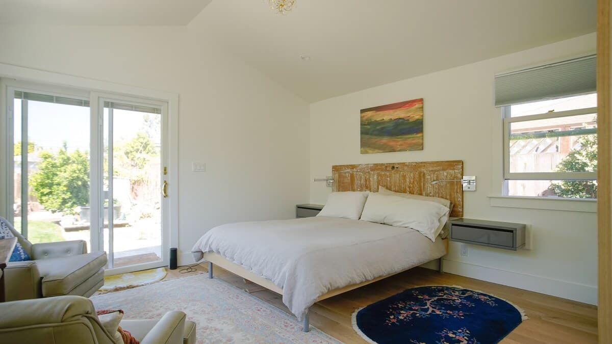 Home in Redwood City · ★4.94 · 2 bedrooms · 2 beds · 2 baths - Image 19