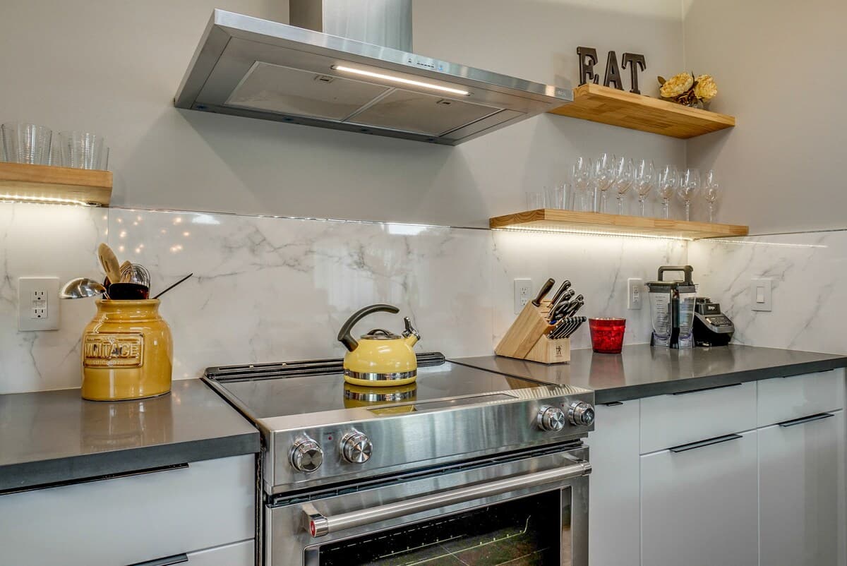 Home in Palo Alto · ★4.96 · 5 bedrooms · 7 beds · 4.5 baths - Image 10