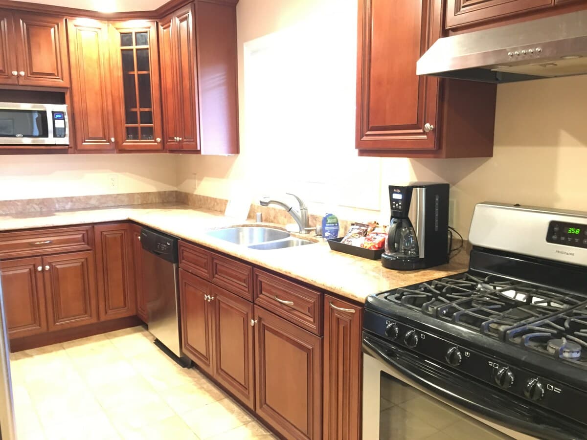 Home in Redwood City · ★4.96 · 2 bedrooms · 2 beds · 2 baths - Image 3