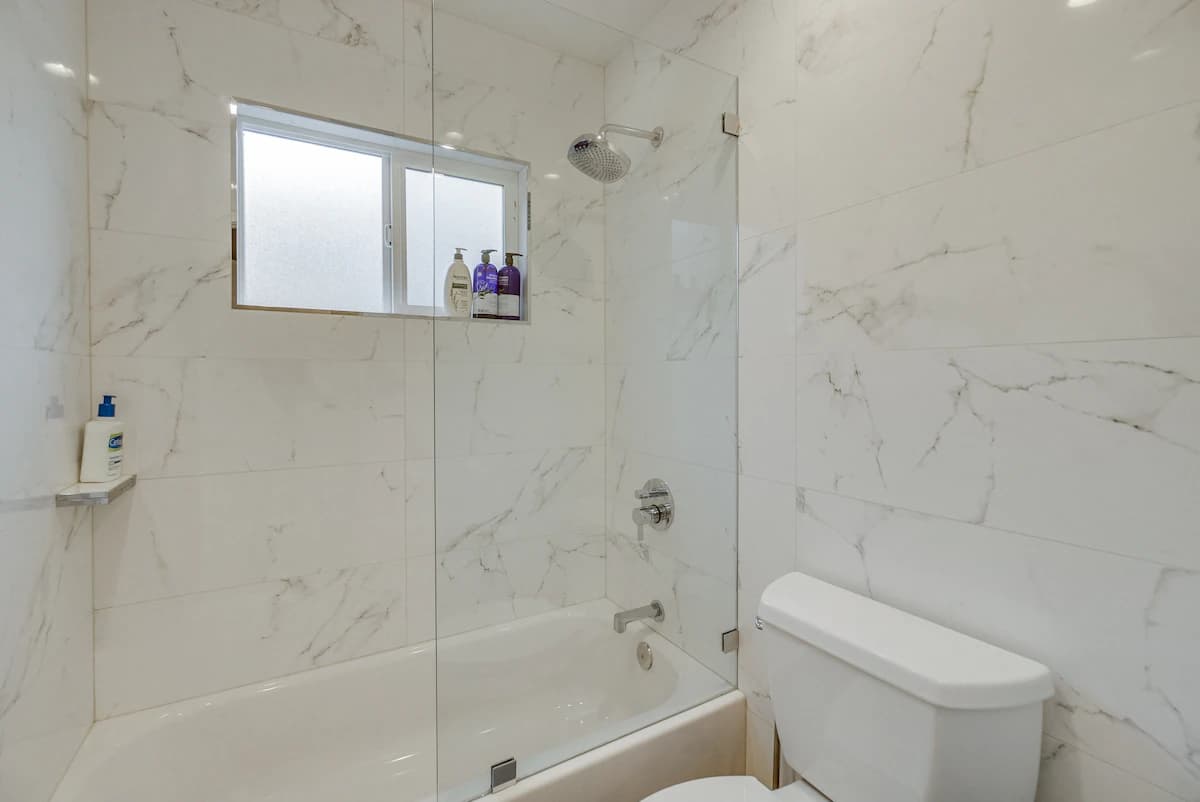 Home in Palo Alto · ★4.96 · 5 bedrooms · 7 beds · 4.5 baths - Image 36