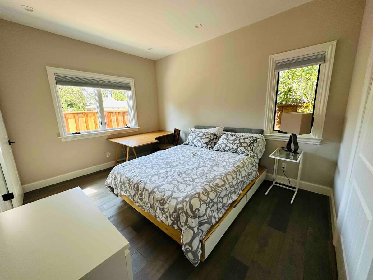 Home in Palo Alto · ★4.91 · 1 bedroom · 2 beds · 1 bath - Image 4