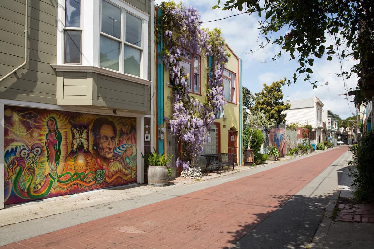 Balmy Alley Mural Home w/ Courtyard & Deck - Photo 40