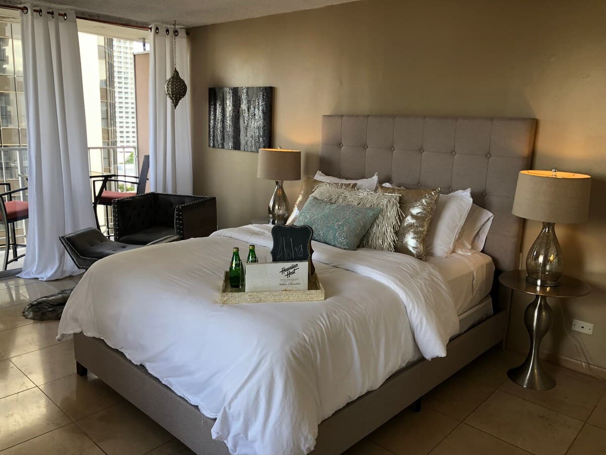 Condo in Honolulu · ★4.79 · Studio · 1 bed · 1 shared bath - Image 33